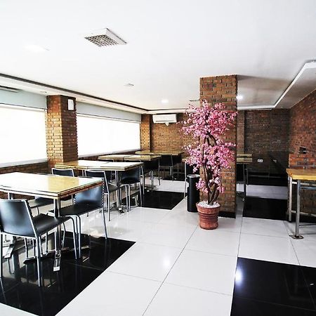 Amaliun Hotel Медан Екстериор снимка
