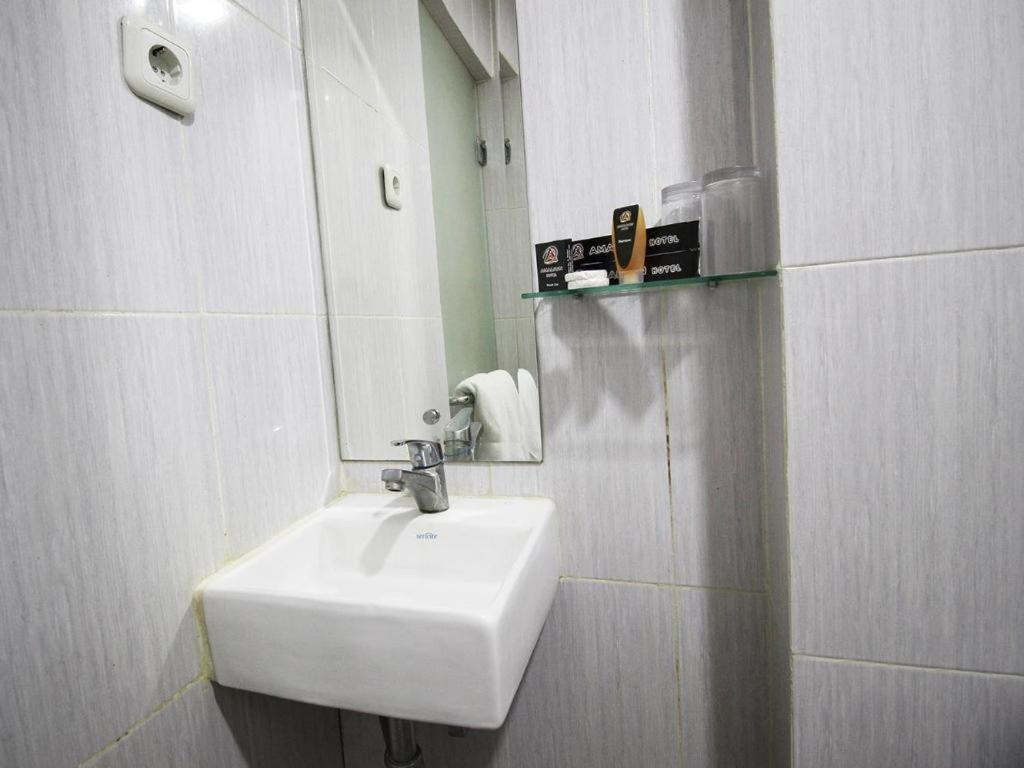 Amaliun Hotel Медан Екстериор снимка