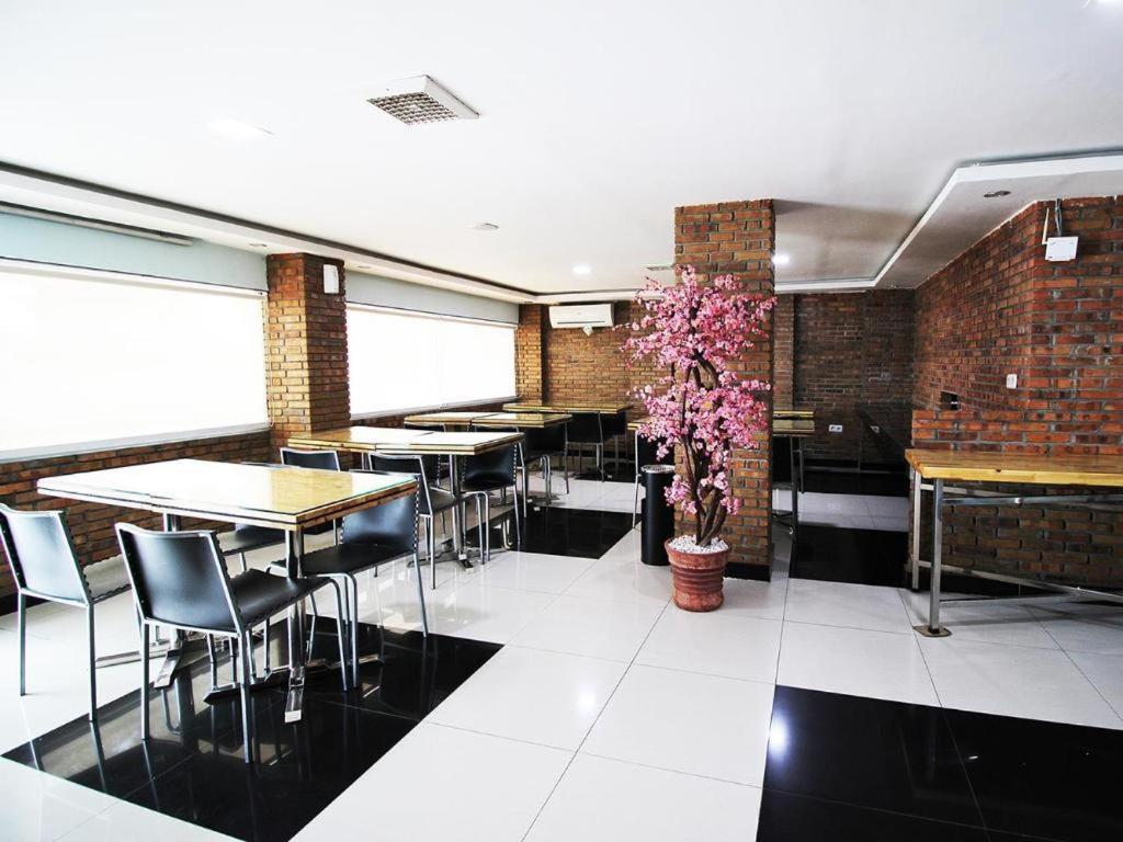 Amaliun Hotel Медан Екстериор снимка