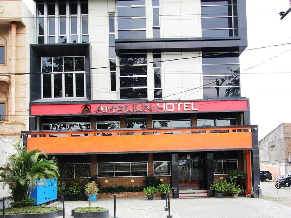 Amaliun Hotel Медан Екстериор снимка