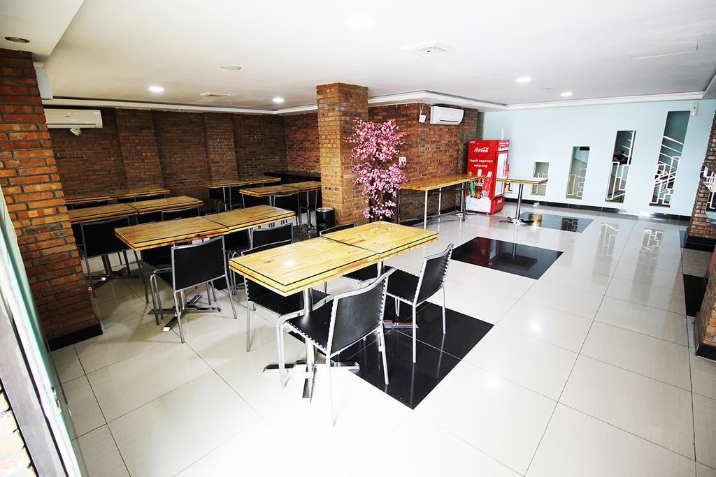 Amaliun Hotel Медан Екстериор снимка