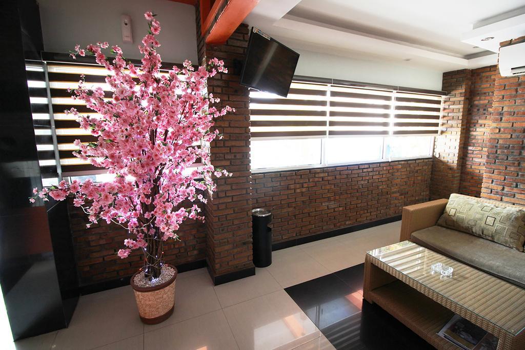 Amaliun Hotel Медан Екстериор снимка