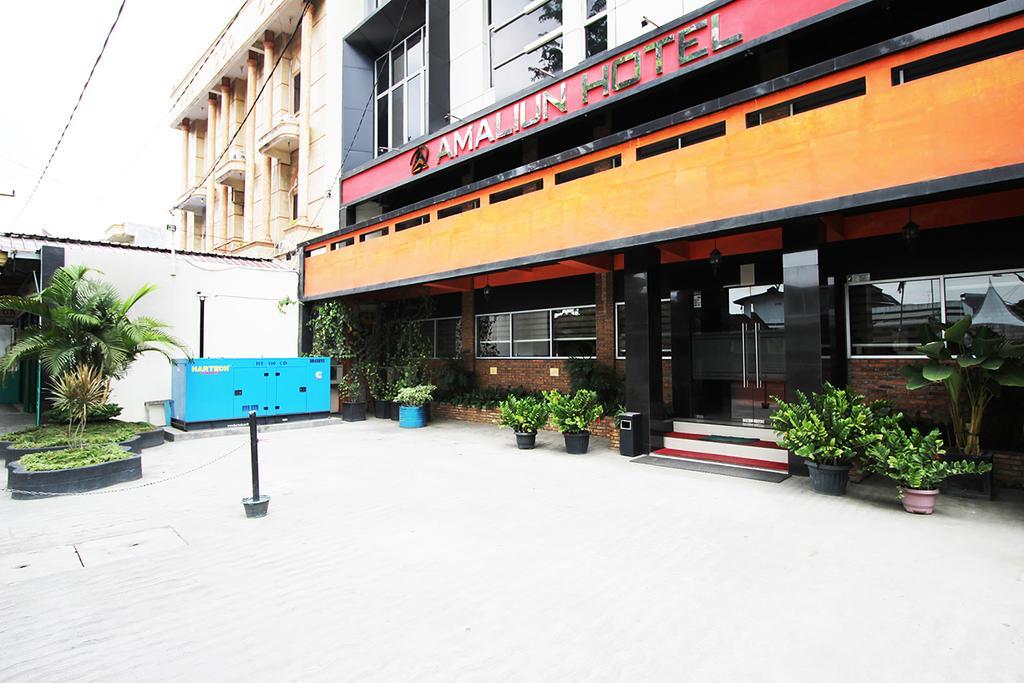 Amaliun Hotel Медан Екстериор снимка