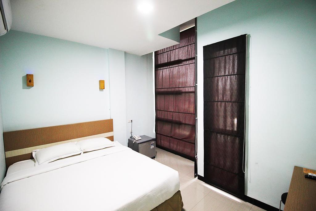 Amaliun Hotel Медан Екстериор снимка