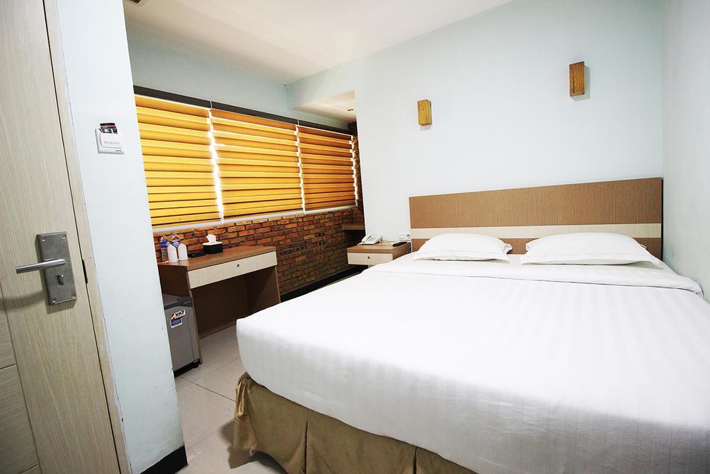 Amaliun Hotel Медан Екстериор снимка
