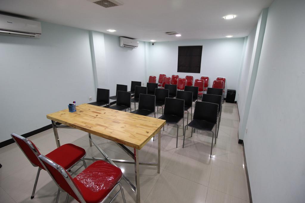Amaliun Hotel Медан Екстериор снимка