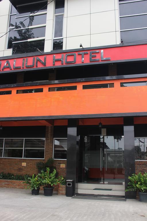 Amaliun Hotel Медан Екстериор снимка